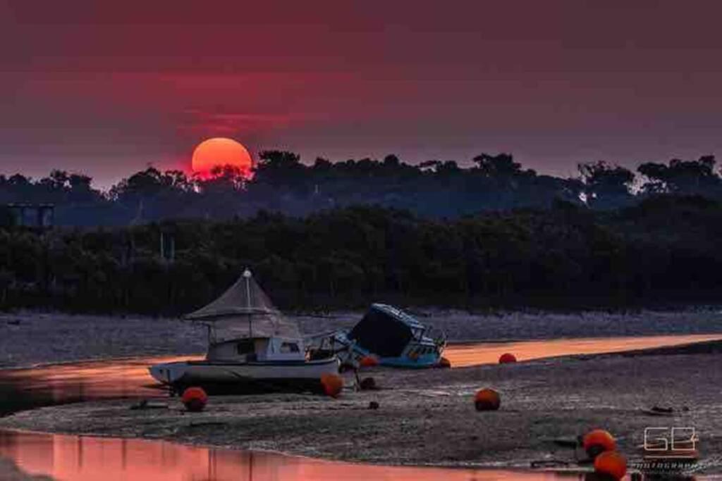 That Seaside Cottage - Fully Equipped Home, 4 Bedrooms On The Foreshore Tooradin ภายนอก รูปภาพ